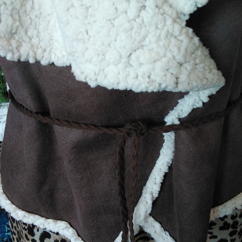 Vest - Picture 3 of 4